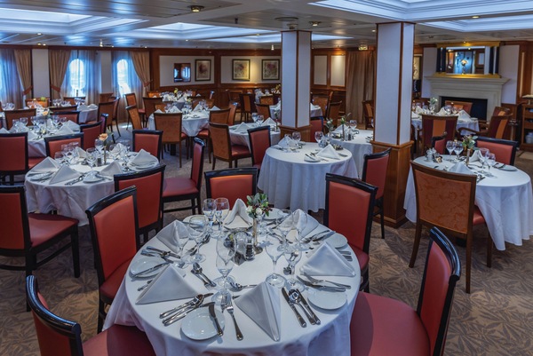 Travelmarvel MS Caledonian Sky Restaurant ©Graham Werner.jpg